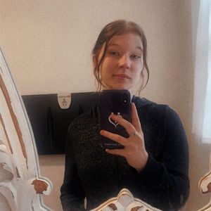 Meet your Posher, Lora